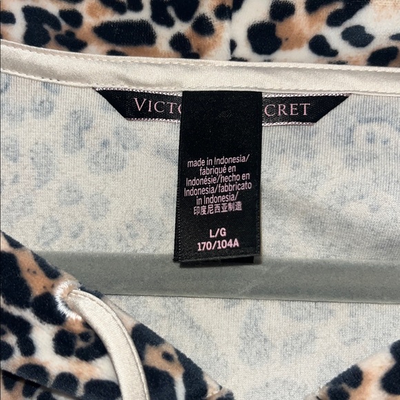 Victoria's Secret Animal Print Hoodie Size Large - Picture 6 of 8